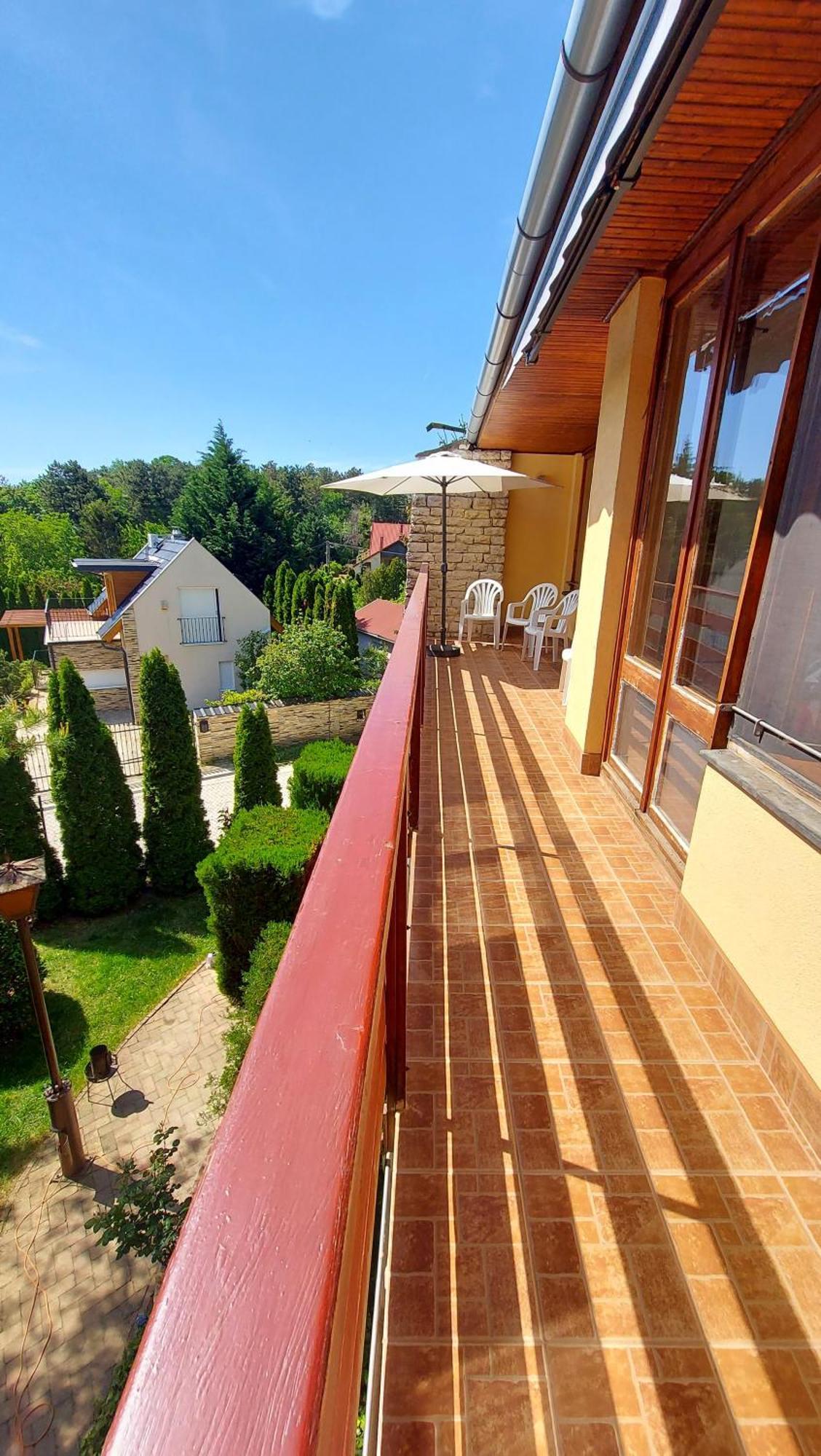 Fenyves Villa Balatonakarattya Exterior photo